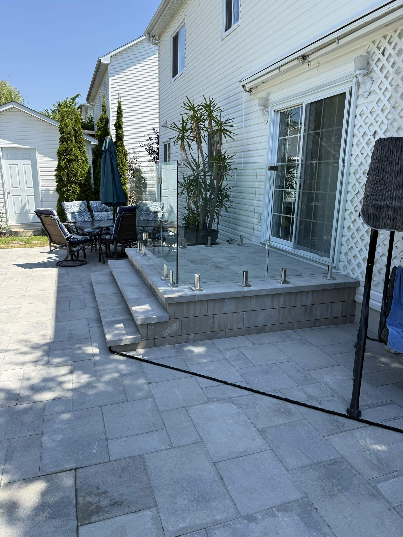 Terrasse surélevée & clôture verre